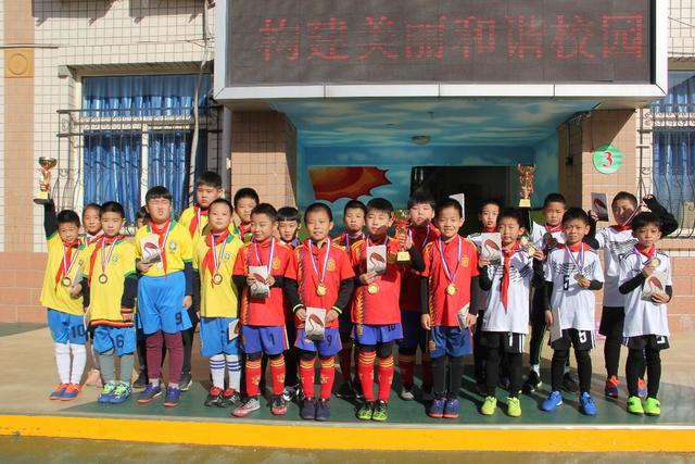 赵继伟伤退张镇麟23分高登24+12 辽宁大胜四川